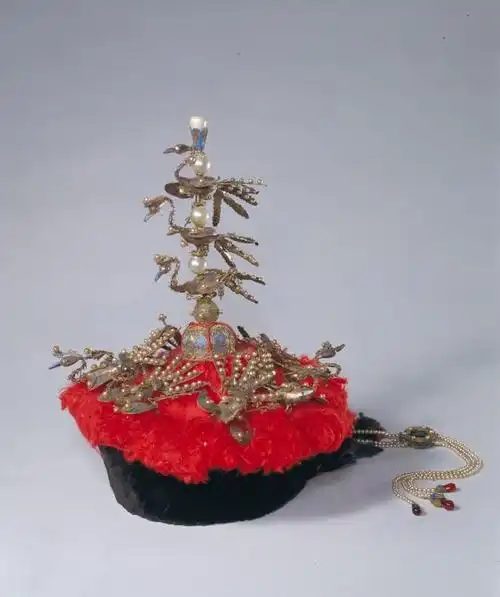 【貂皮嵌珠皇后冬朝冠】