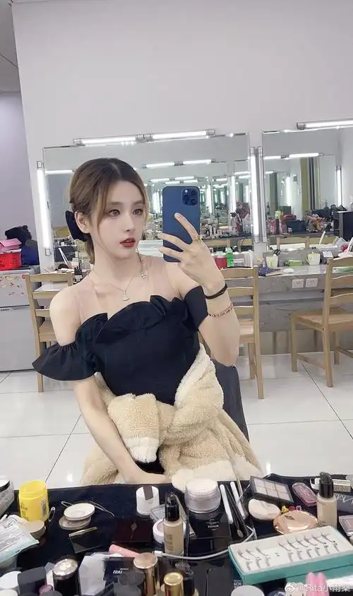 电竞女解说rita生活美照明目皓齿楚楚动人组图