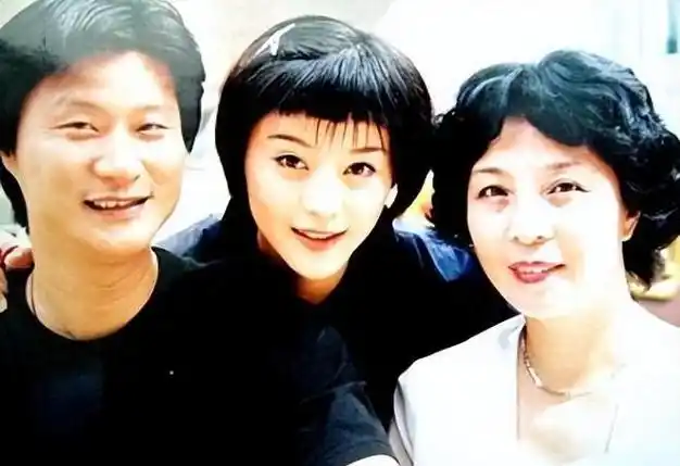 范冰冰父亲再惹争议,大庭广众想亲新娘|左岸|范涛|范丞丞|洪金宝_网易