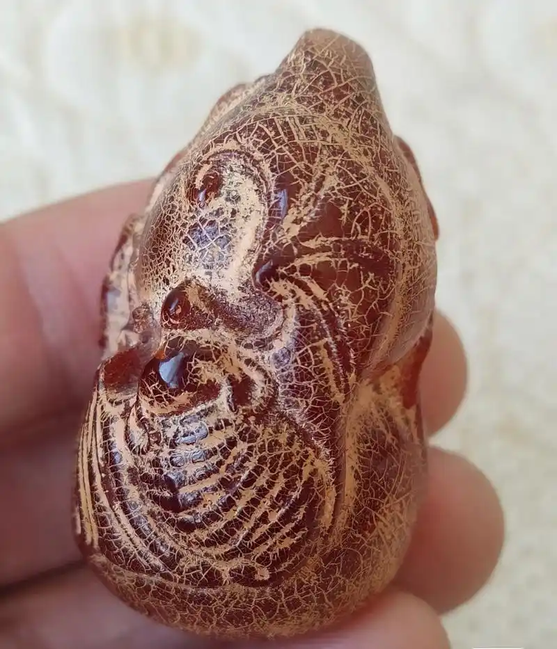 今天下午我订单到了之后我就拍照片, 老琥珀冰裂纹,琥珀冰裂纹,漂亮吗