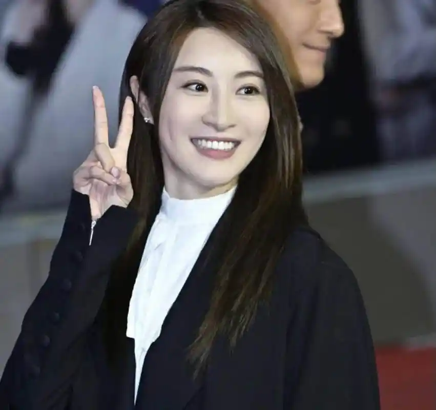 林夏薇拿tvb视后被质疑,获两视帝短信鼓励,坦言不会理负评_剧集_网友