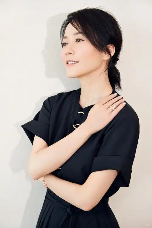 俞飞鸿出席第31届东京国际电影节chaumet珠宝时计作品陪伴始终