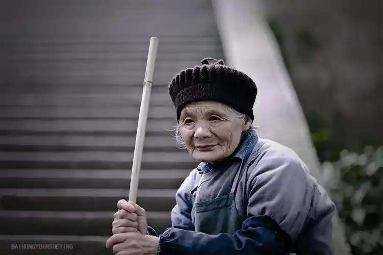 两位老人,那么漂亮慈祥