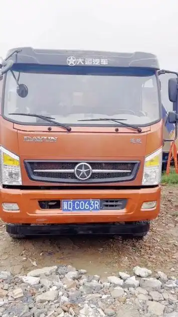 大运蓝牌自卸车