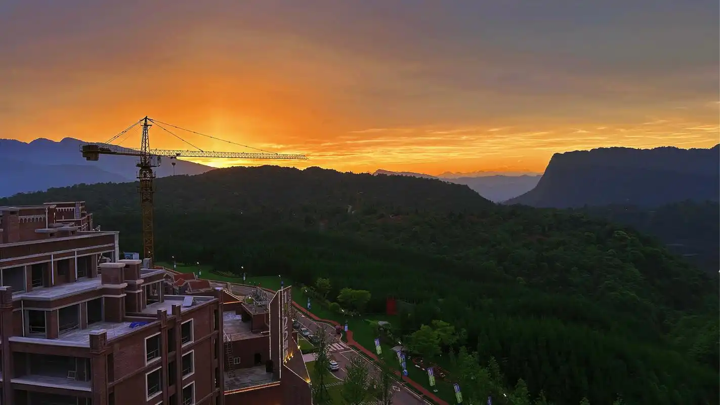 雅安海子山风景确实不错,据说去那边避暑的人很火爆#图文优选计划818