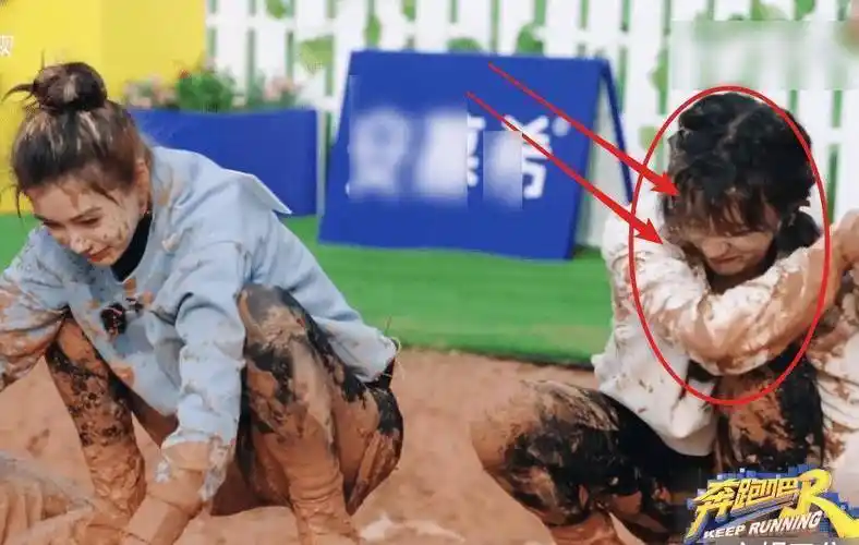 刚回归就被热议,宋雨琦用枕头力砸杨颖,蔡徐坤只用一句话来评论_游戏