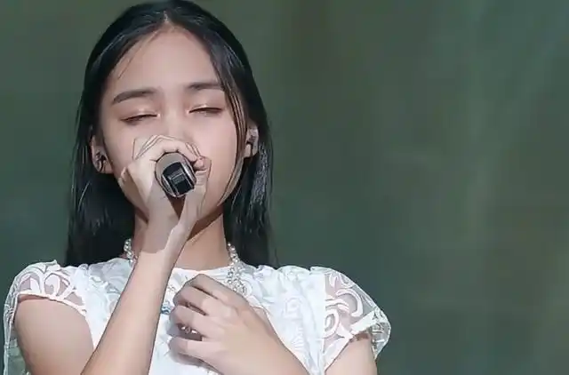 11岁的汤晶锦实力爆发!唱《海阔天空》开口跪,乐感不输成年人