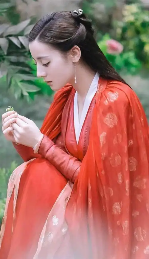 迪丽热巴快本红衣古装,迪丽热巴的红衣古装造型