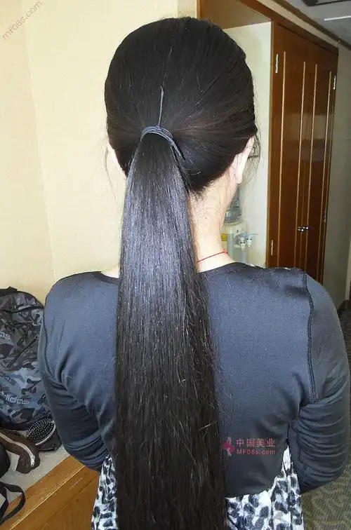 剃光高挑女士的过地超长发爱的边缘16822