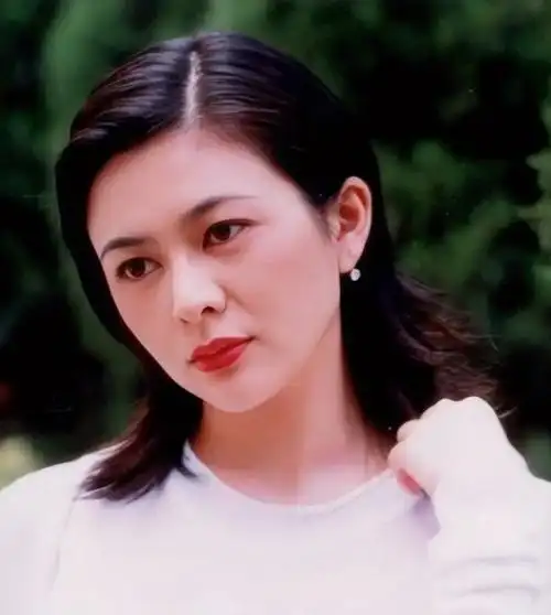 关之琳父亲关山:女儿28年不理他,去世后关之琳为他买400万墓地