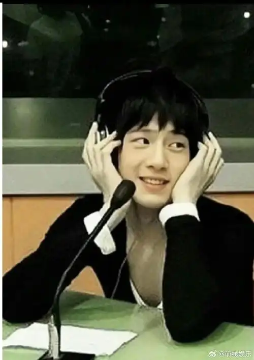 井柏然早期照片