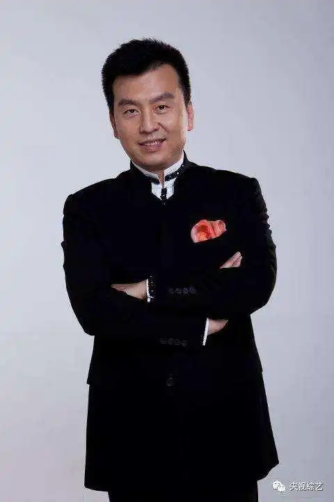 央视综艺男主持人帅气照片大放送,你被圈粉了吗?