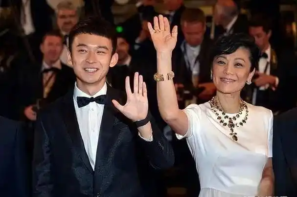 娱乐圈第一经纪人 王京花是娱乐圈第一经纪人,18年来捧红了80多位艺人