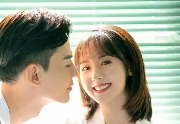 接吻吻到脖子红!邢菲唐晓天也太拼太甜了_网易视频