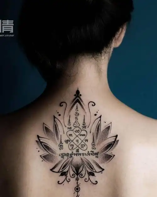 莲花纹身图片_背部点刺图腾莲花图腾纹身图案