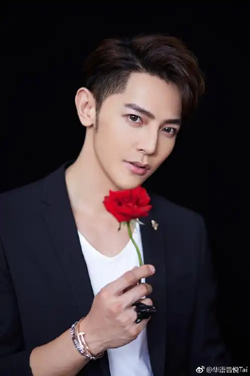 他是认真表演的演员东,他是我们爱了多年的@汪东城,又到生日啦~祝