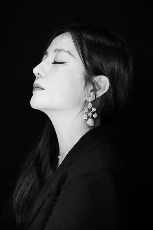 赵薇黑白优雅大方写真图片,明星,优雅,黑白,赵薇,大方