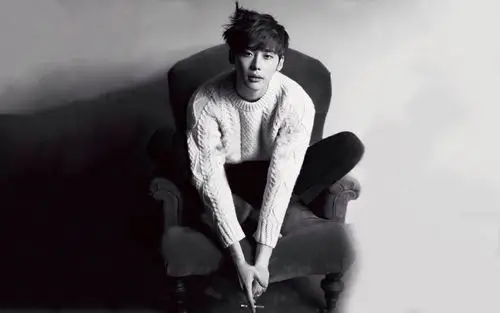 明星李钟硕帅气写真win7高清电脑桌面壁纸