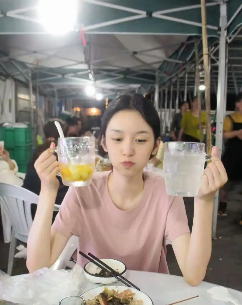 素颜的周也 皮肤也太好了吧