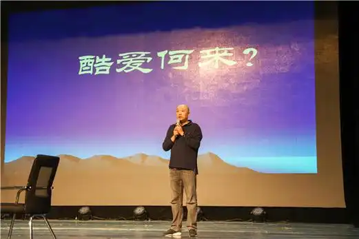 天津广播电视台滨海广播《白话往事》节目制作人,主持人王喆做客天艺