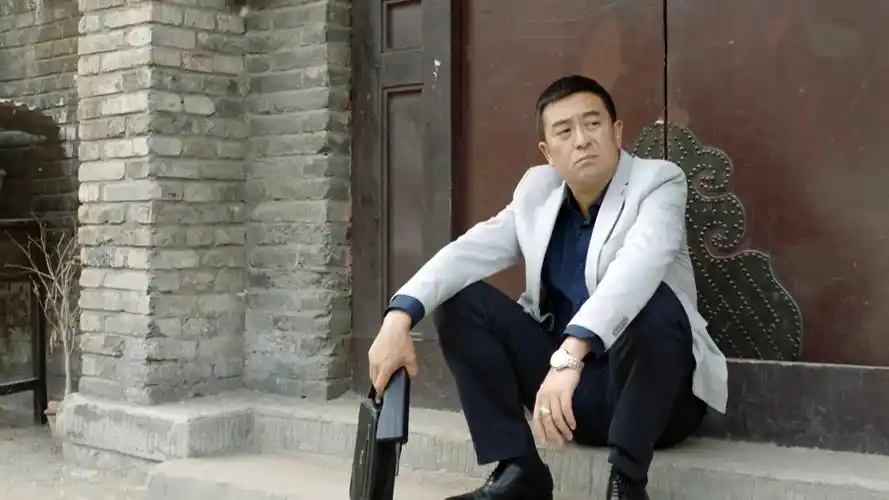 回顾52岁张嘉译病情持续加重头发花白他的演艺路还有多远