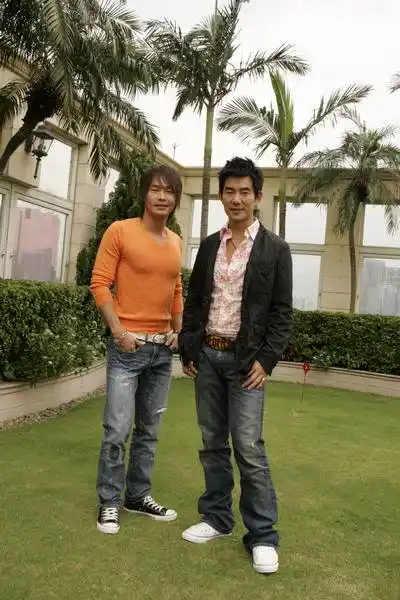 任贤齐黄品源巡回演唱会举行 两人细说当年情