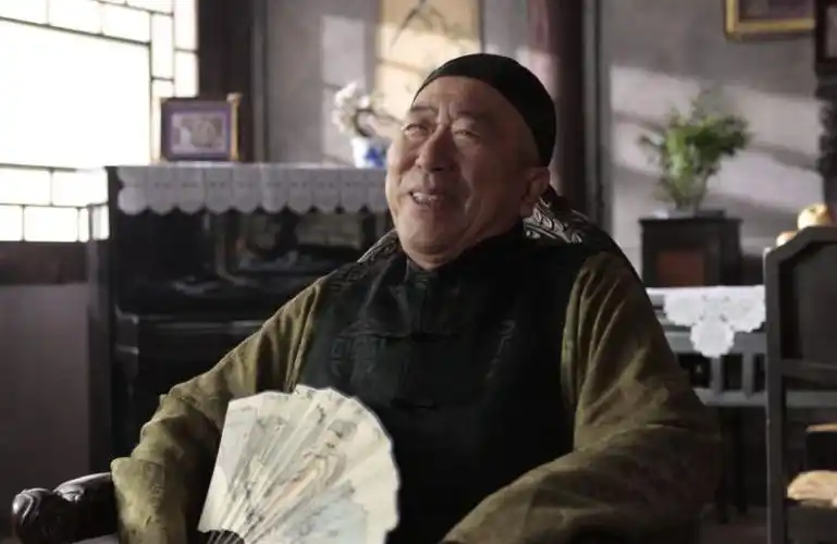 黄小立现如今已经有81岁但依然坚持拍戏愿意为年轻人当绿叶什么原因