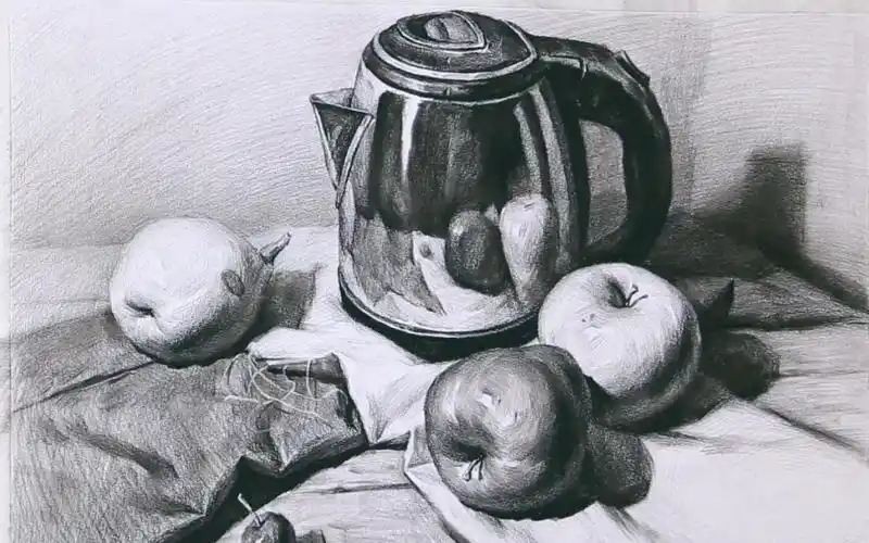 初级静物组合不锈钢壶苹果白衬布 北京华艺名画室