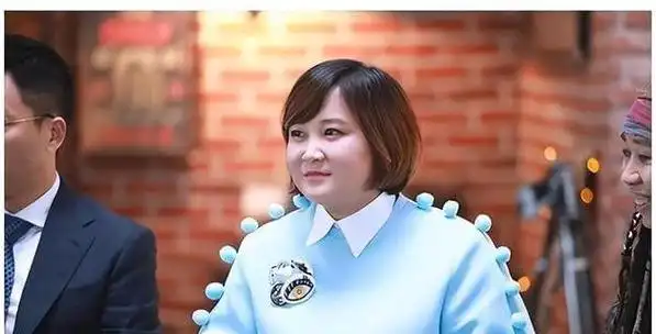 减重100斤且身价上亿,现在的贾玲,证明了赵本山的话没说错