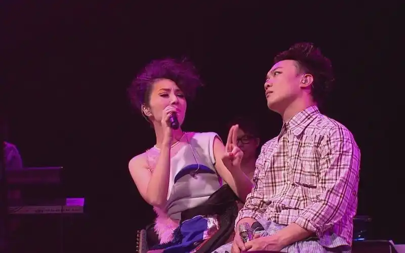 回顾陈奕迅送23亿港币豪宅每月50万港币零花钱独宠徐濠萦27年