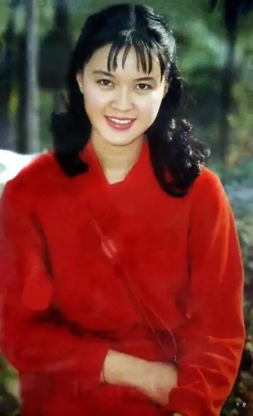 方舒的颜值和穿搭跨越世纪的美