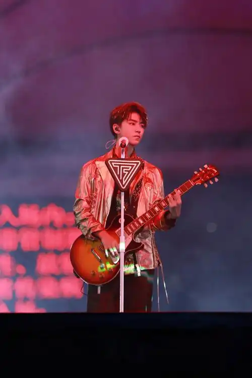 王俊凯周年演唱会唱跳solo 展露舞台王者风范_明星活动_图集_电影网