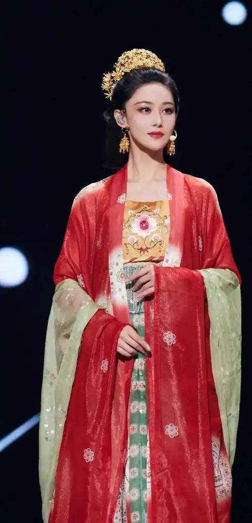 明星军嫂张馨予的演艺经历历程,高清写真照汇集