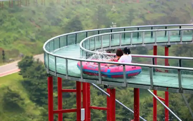 玻璃水滑道生产厂家让旅游景区从传统式向交互性体验升级