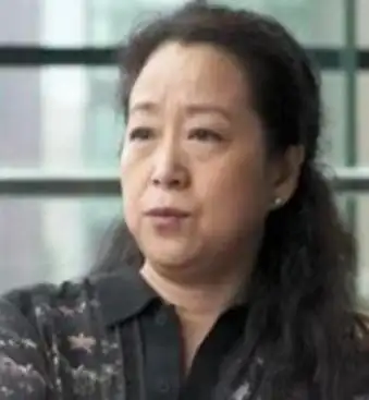 罗秀春:花7年捧红张国立,离婚后和儿子抱头痛哭,如今怎样了