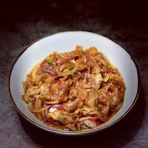 鹏妈在奔跑做的酱香洋葱炒肥牛下饭菜