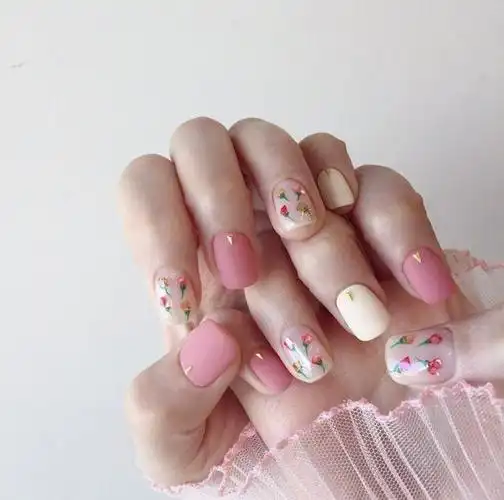 短指甲美甲图案_指甲油图片美甲图案-正华文库