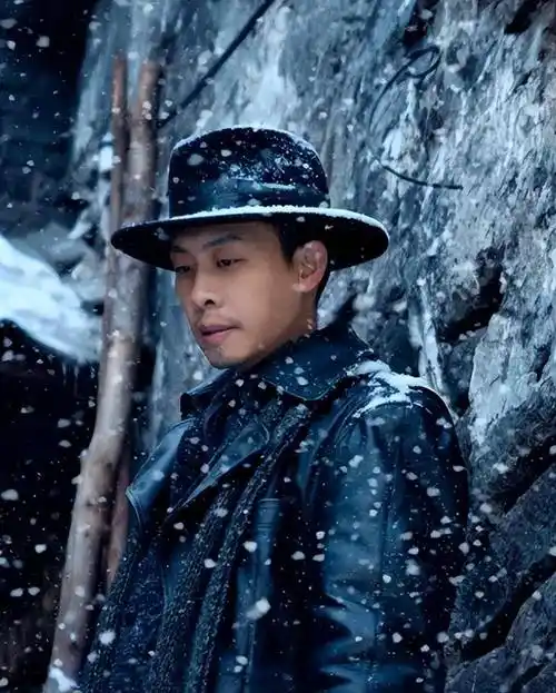 康导二话不说直接把他拉进了电视剧版的阵容,这简直比中彩票还要让人