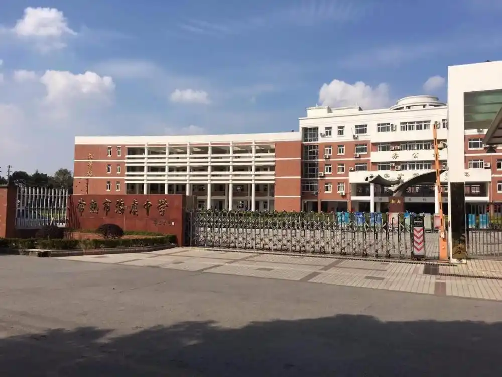 海虞中学从实地来看,项目目前尚未开始动工,不过地块上没有其他建筑物