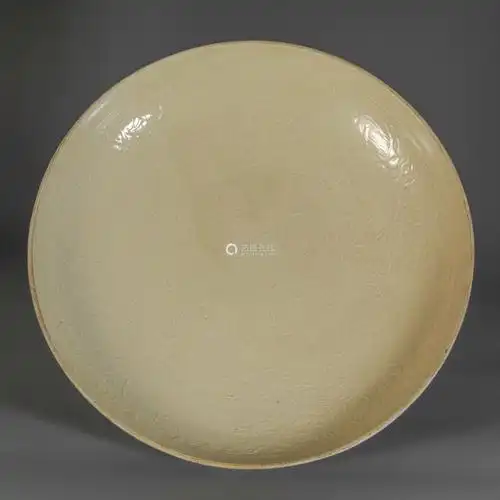 宋代定窑花草纹圆盘