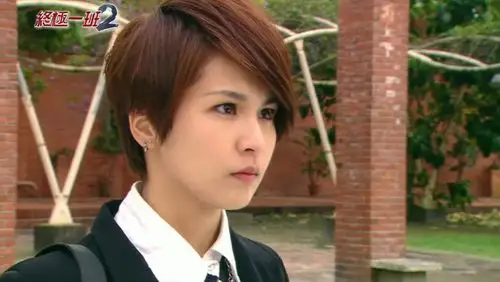 求一张带有"终极一班2"那个标志的雷婷的或裘球的头像.