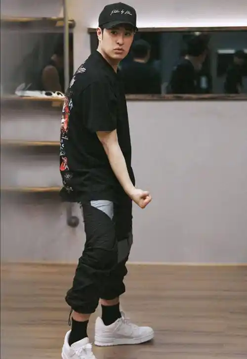 一期节目中连吃了28道菜,潘玮柏哥哥,我敬你是个吃货_环节_因为_潘帅