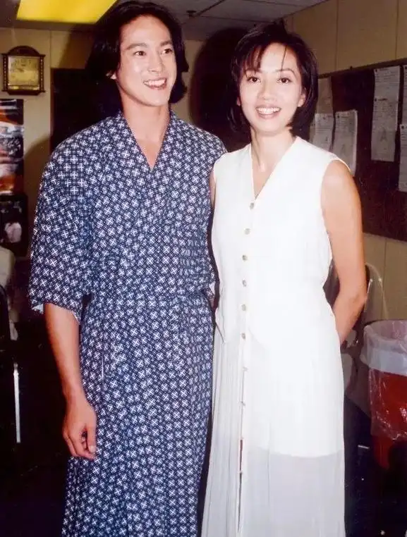 因为长得帅,获梅艳芳钦点,出演其mv男主角.