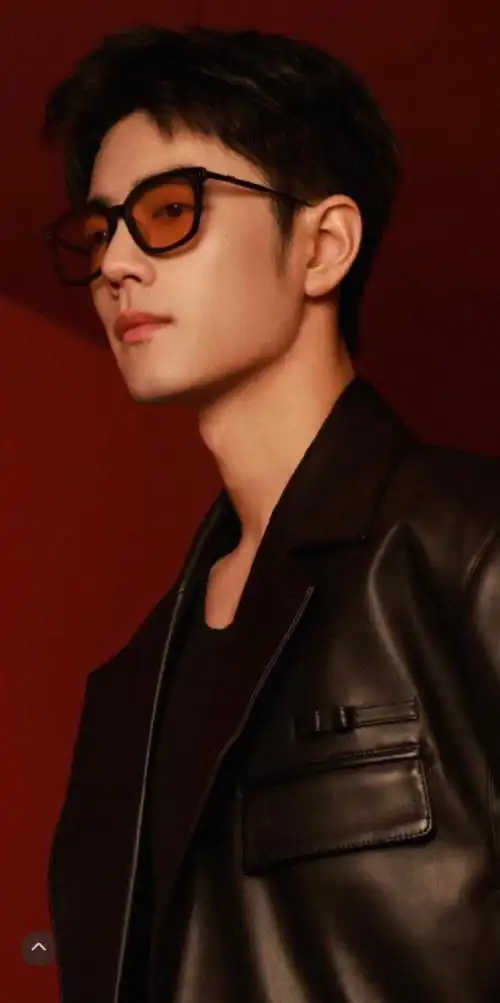 肖战好适合戴眼镜##肖战工作室发了15宫格##肖战