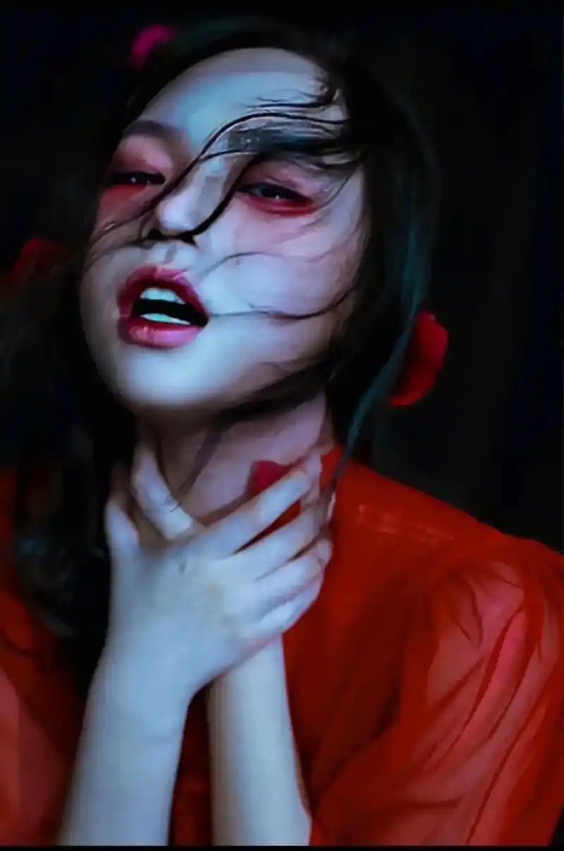 吐花症:是一种因为单相思太久而产生的疾病,症状就是从口中吐出 - 抖