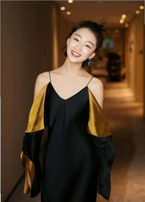 周冬雨寸头大片上线,复古造型配油画质感,表现力非凡