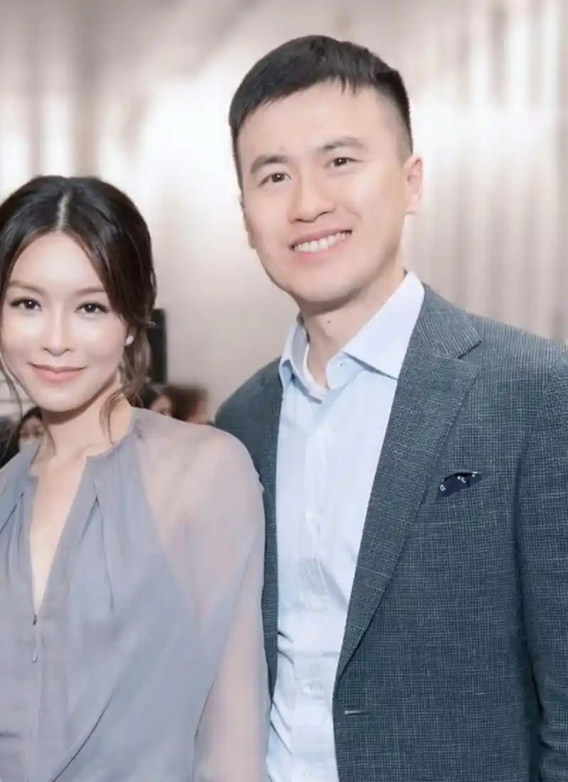 文咏珊和她老公吴启楠好般配.