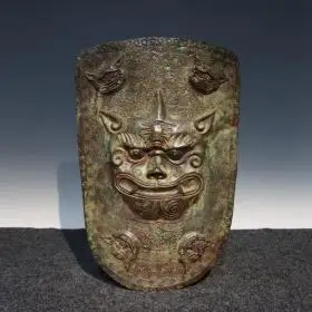 乡下收的汉代青铜满工虎头盾牌长47宽31高12厘米