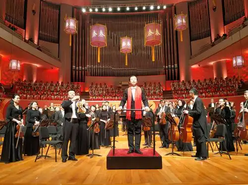 总政歌剧团女高音歌唱家潘淑珍的独唱《节日欢歌》,让我真真切切听到