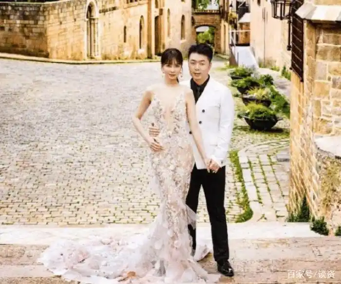 沈梦辰杜海涛婚纱写真照曝光,两人牵手搂腰太甜蜜!